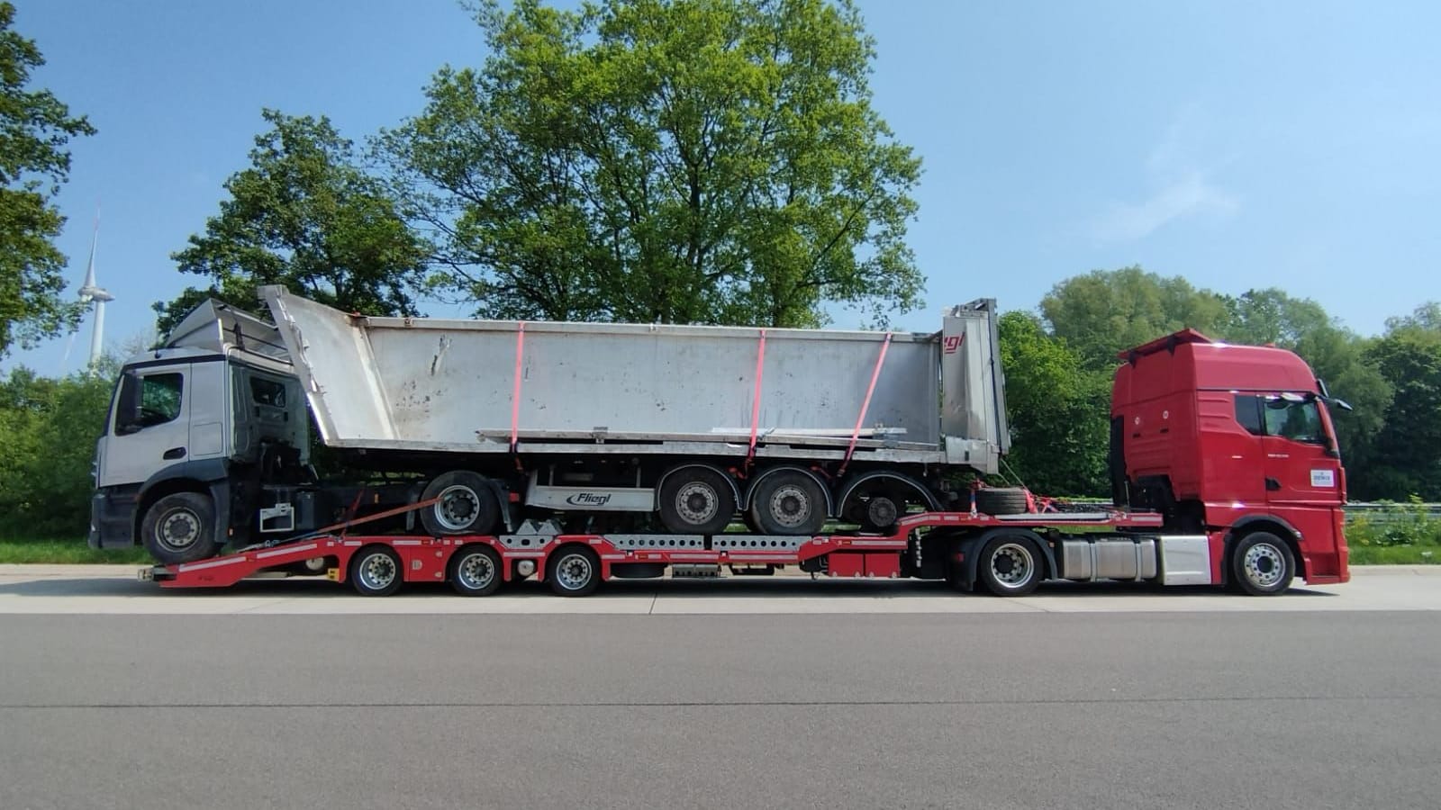 Zu lang: Auch dieses Gespann musste stehen bleiben.