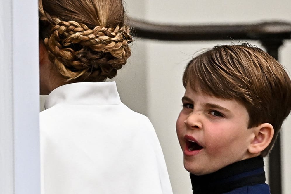Prinz Louis: Der Sohn von William und Kate nahm an der Krönungszeremonie teil und musste dabei gähnen.