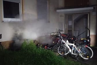 Feuer in einem Mehrfamilienhaus: 80 Menschen wurden evakuiert.