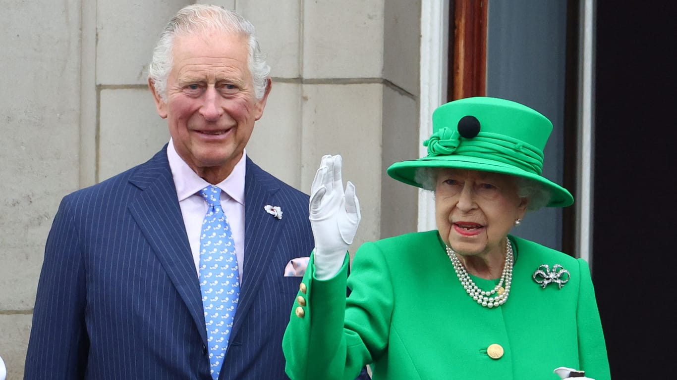 Könign Elizabeth II. hat ihrem Sohn viel Geld vererbt.