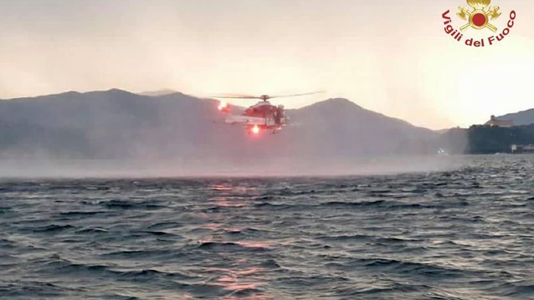 Battello turistico si capovolge sul Lago Maggiore: quattro morti