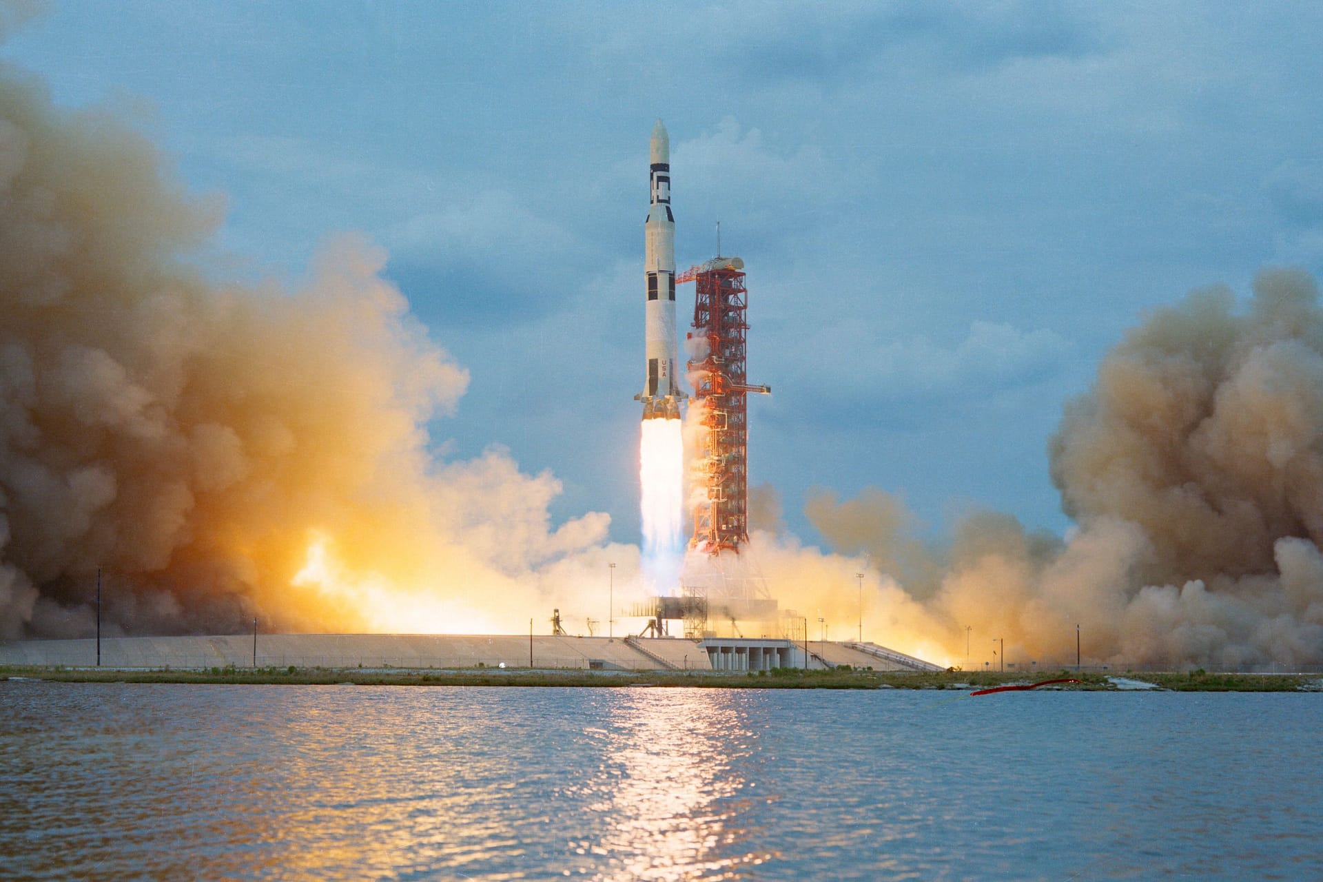 Von der Erde in die Sterne: Mit einer Saturn V-Rakete schickte die NASA vor 50 Jahren ihre erste Raumstation ins All.