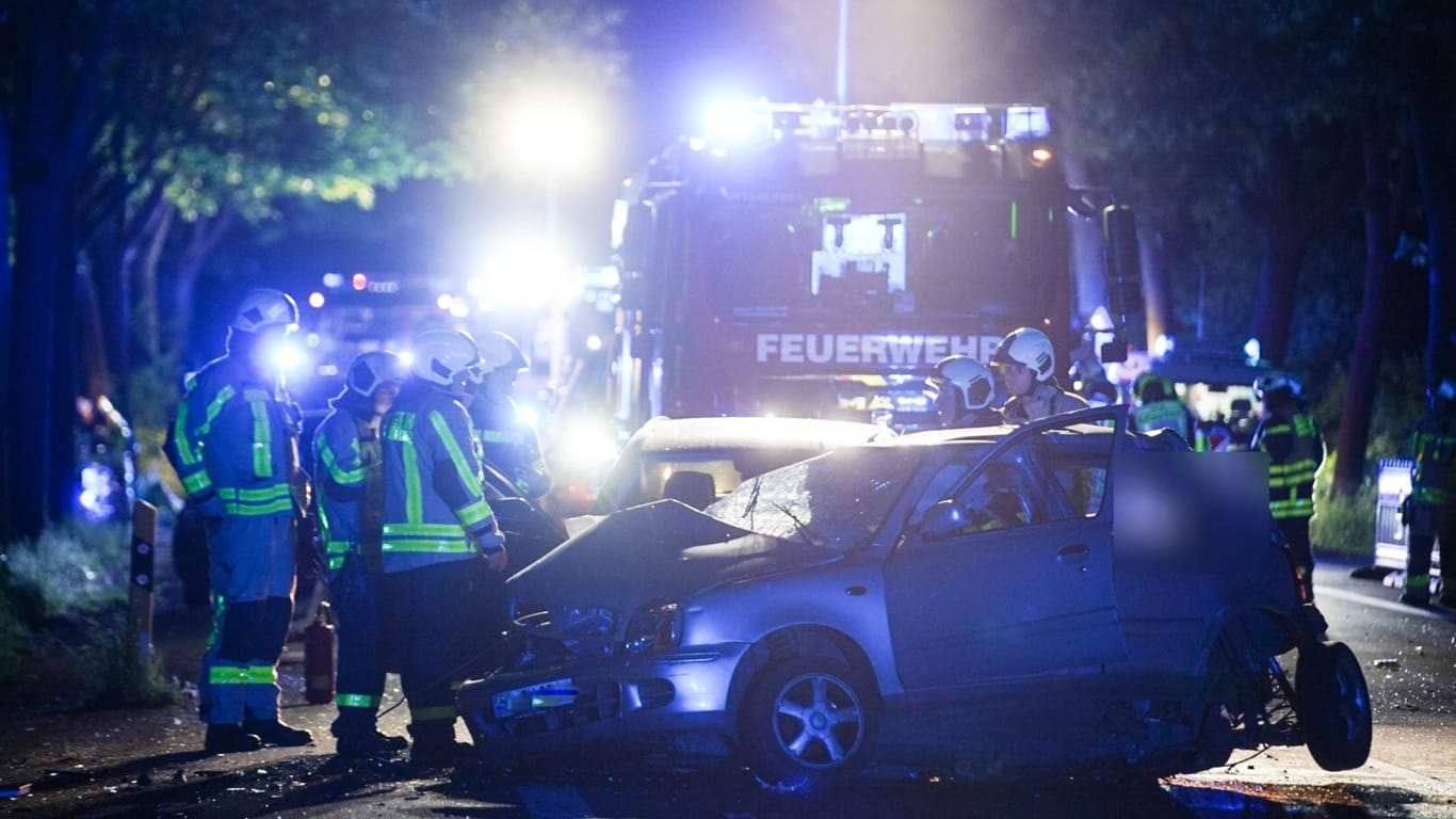 Unfallstelle in Dorsten: Eine Person kam ums Leben, weitere wurden schwer verletzt.