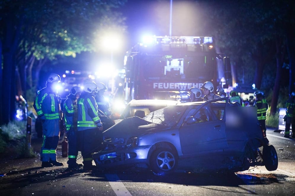 Unfallstelle in Dorsten: Eine Person kam ums Leben, weitere wurden schwer verletzt.