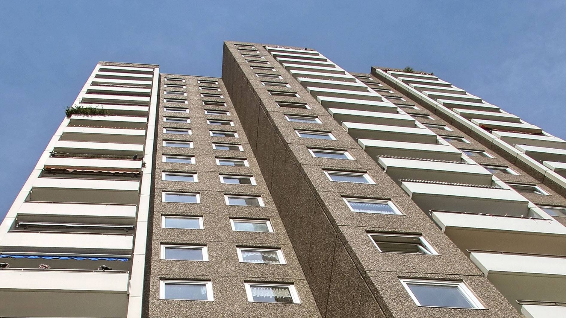 Hochhaus in Hannover-Laatzen (Archivbild): Ein Fahrstuhlausfall sorgte am Wochenende für einen ungewöhnlichen Feuerwehreinsatz. Hochhaus in Hannover-Laatzen (Archivbild): Ein Fahrstuhlausfall sorgte am Wochenende für einen ungewöhnlichen Feuerwehreinsatz.