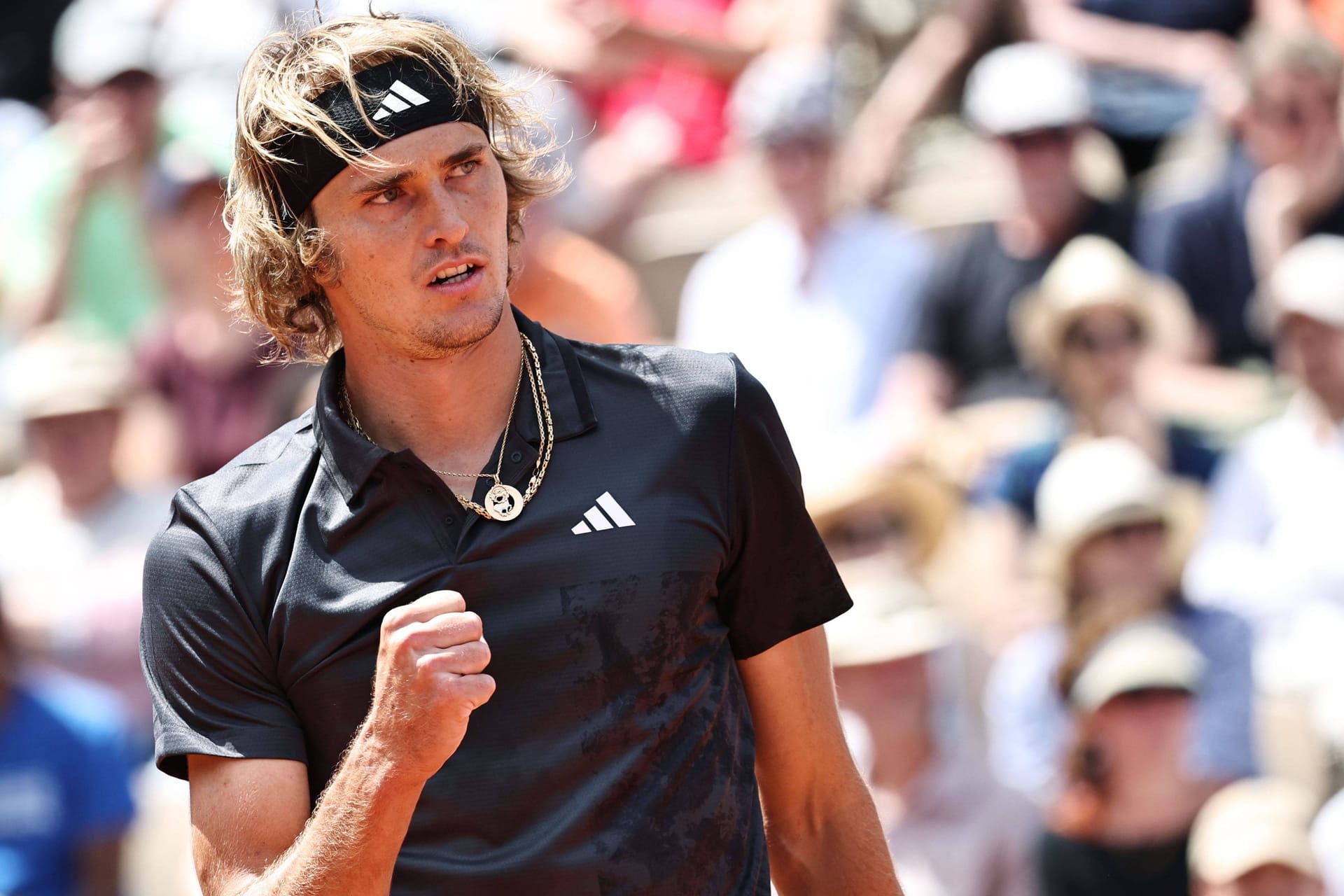 Alexander Zverev: Der Deutsche steht bei den French Open in der zweiten Runde.