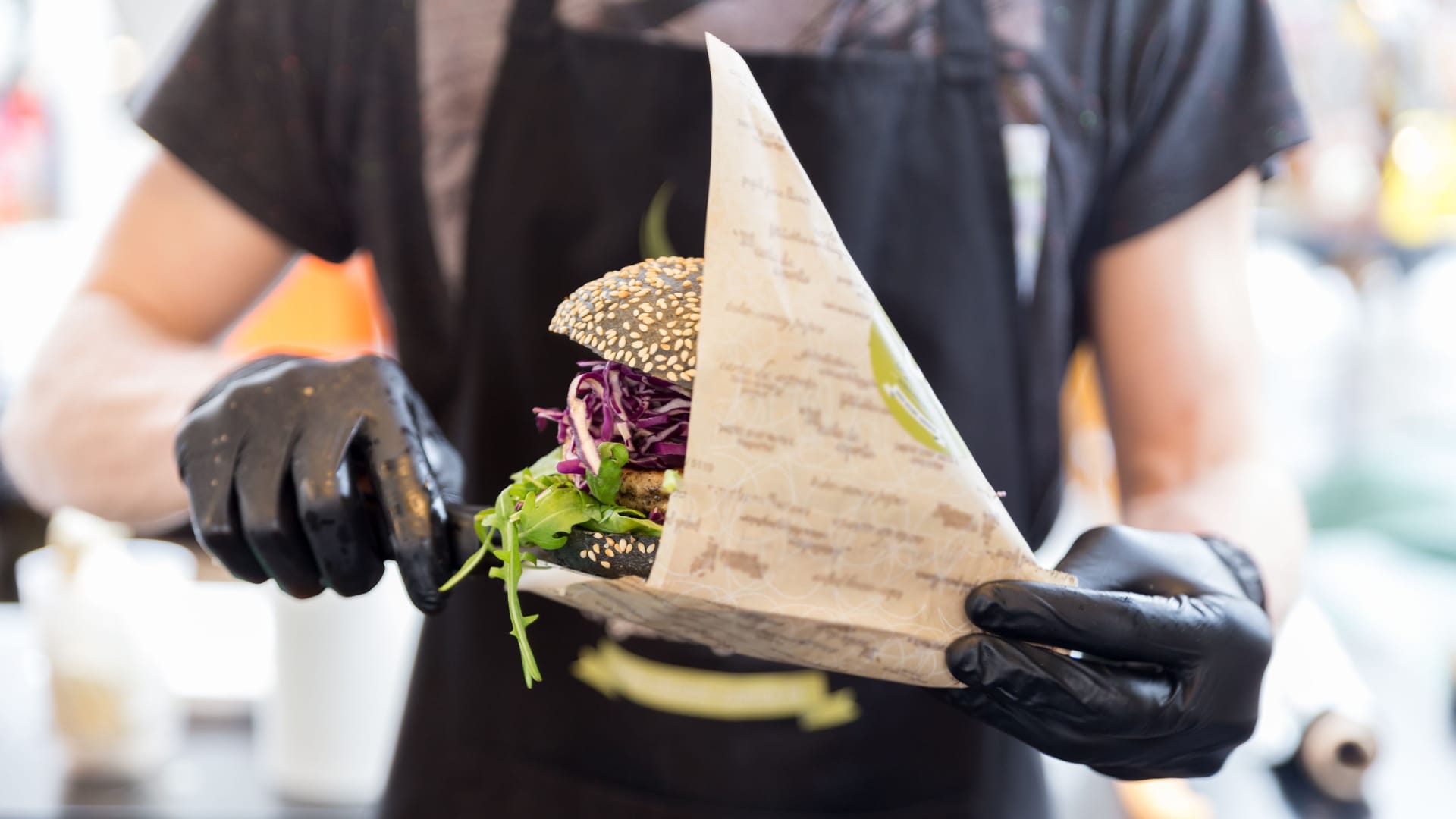 Burger beim Street Food Festival (Symbolbild): Die Veranstaltung auf dem Schützenplatz findet vom 18. bis 20. Mai statt.