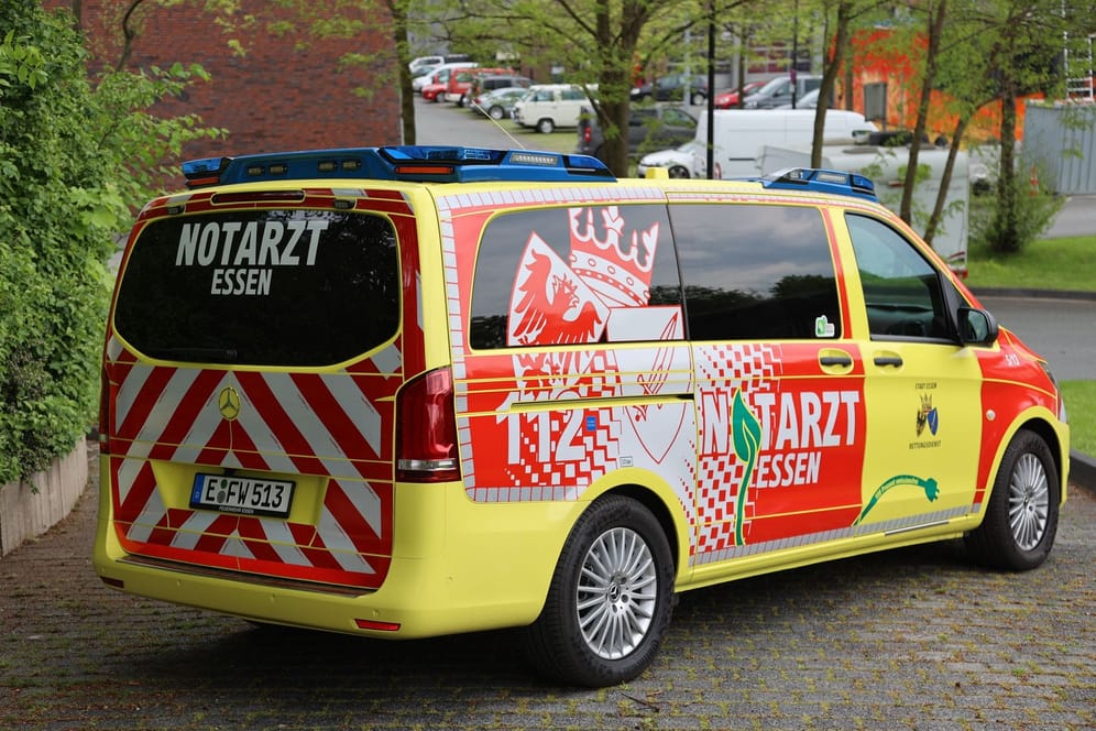 Das neue, elektrische Einsatzfahrzeug der Feuerwehr in Essen: Ein schwefelgelbe Exot.
