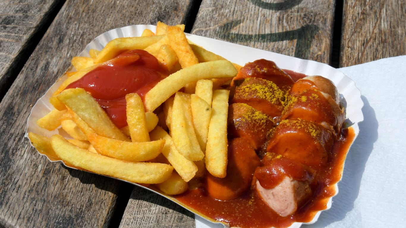 Berliner Currywurst (Symbolbild): Ihren Ursprung hat sie aus den Nachkriegsjahren.