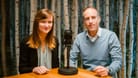 Moderatorin Lisa Fritsch und t-online-Chefredakteur Florian Harms sind die Stimmen des "Diskussionsstoff"-Podasts