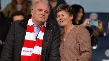 Uli Hoeneß with Karin Danner (r.): She now stops at Bayern.