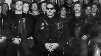 1999 tritt Frank Hanebuth (mitte) mit den "Bones" geschlossen zu den "Hells Angels" über.