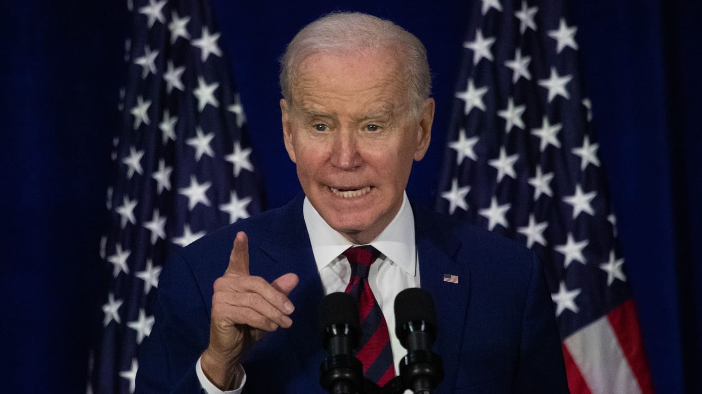 März 2023: Joe Biden kündigt eine Executive Order an, einen Präsidialerlass, mit dem er die Hintergrundprüfungen für Waffenbesitzer verschärfen will.
