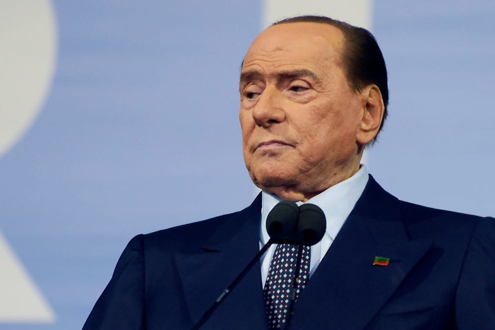 Silvio Berlusconi (Archivbild): Er lag wochenlang im Krankenhaus.