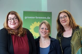 Anja Stahmann (l) war mit zwei weiteren Frauen, Karoline Linnert (r) und Maike Schaefer (m), in den Wahlkampf eingezogen. Anja Stahmann (l) war mit zwei weiteren Frauen, Karoline Linnert (r) und Maike Schaefer (m), in den Wahlkampf eingezogen.
