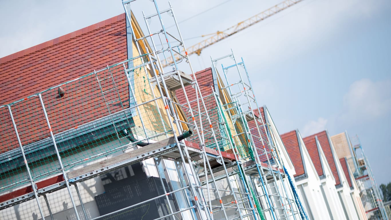 Häuser im Bau: In den kommenden Monaten dürften die Zinsen für Immobiliendarlehen wieder steigen.