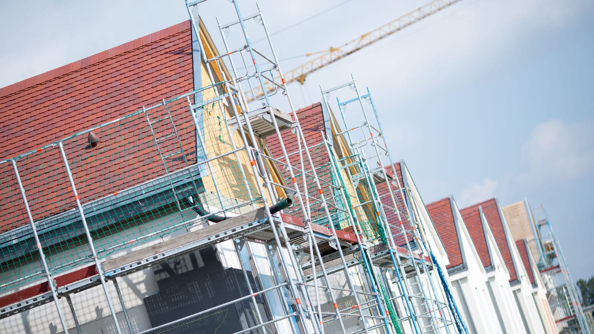 Häuser im Bau: In den kommenden Monaten dürften die Zinsen für Immobiliendarlehen wieder steigen.