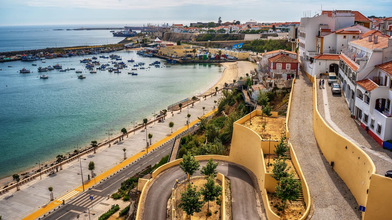 Sines in Portugal: Die Altstadt an der Atlantikküste ist einer der Startpunkte für den Fischerweg.