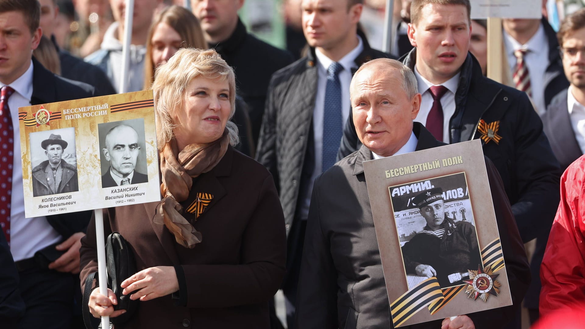 Putin nimmt am 9. Mai am "Marsch des unsterblichen Regiments" in Moskau teil: Ein Jahr später wurde dieser Teil der Feiertagsfeier abgesagt.