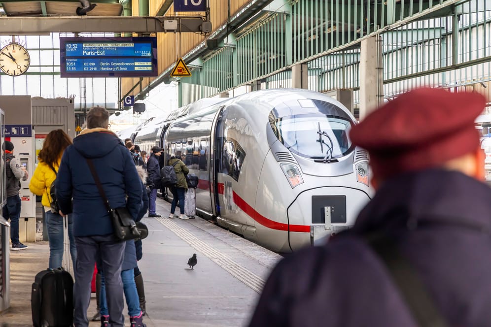 ICE von Stuttgart nach Paris: Immer mehr Menschen nutzen auch Auslandsreise-Angebote der Deutschen Bahn.