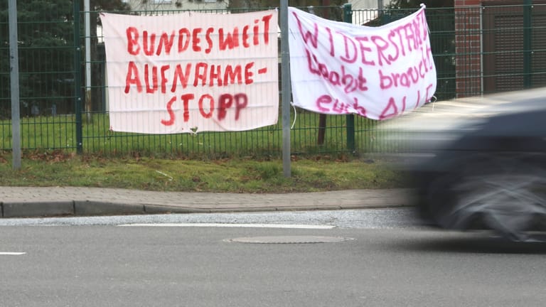 "Widerstand": Protest gegen eine Flüchtlingsunterkunft in Upahl, Mecklenburg-Vorpommern.