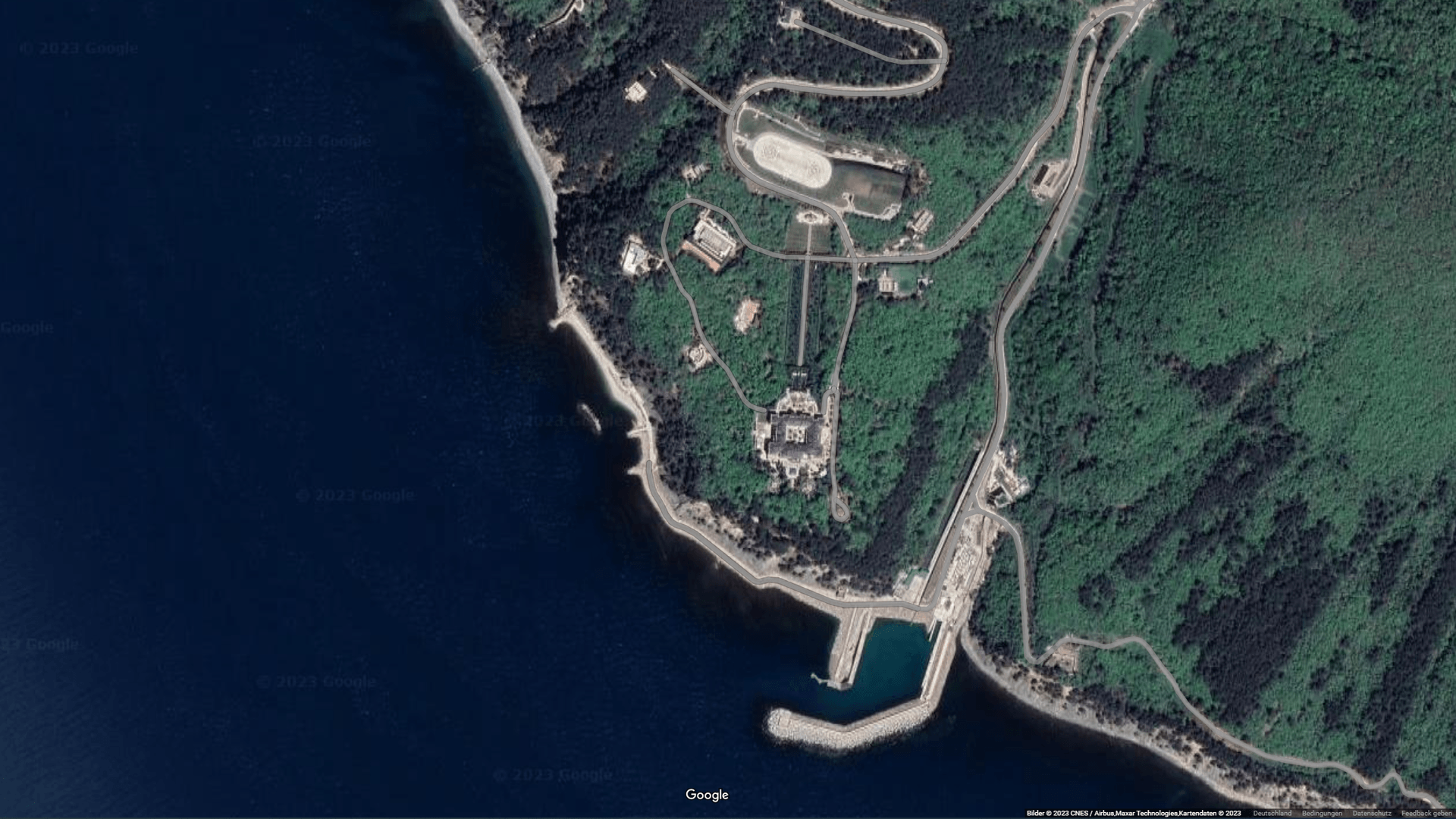 Satellitenbild des Ortes, an dem sich Putins Palastanwesen samt Hightech-Bunker befinden soll.