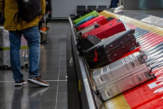 Warten auf den Koffer: Künftig können Passagiere den Verbleib des Reisegepäcks besser nachvollziehen.