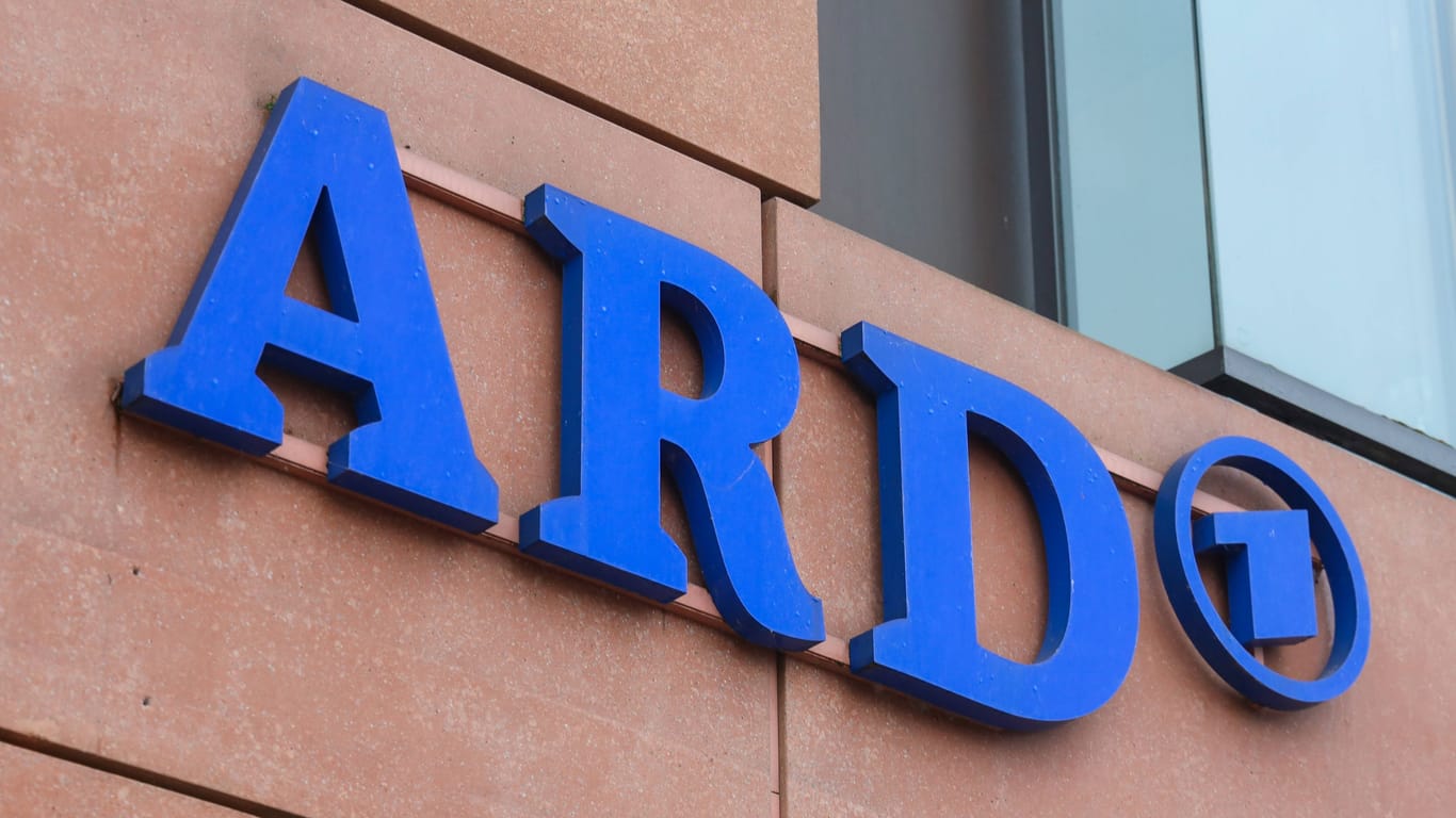 ARD-Logo: Die Rundfunkgebühren könnten um 50 Cent im Monat sinken.
