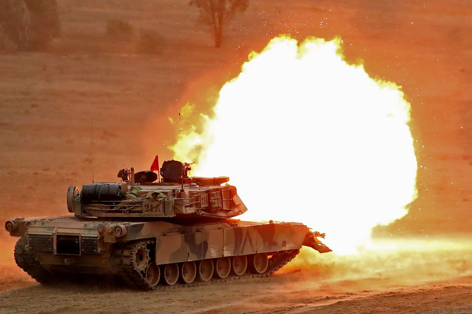 Ein Abrams M1-Panzer bei einer militärischen Übung (Archivbild): Die Ukraine sichert mit den Panzern derzeit die Frontlinie.