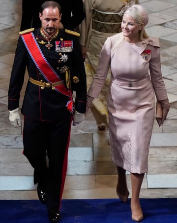 Haakon og Mette-Marit ved Westminster Abbey i London 6. mai.