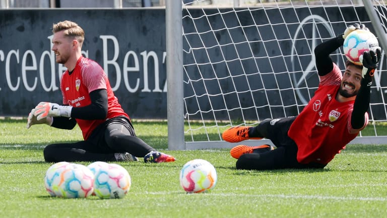 Florian Müller (links) und Fabian Bredlow: Die beiden Torhüter des VfB Stuttgart beim Training.