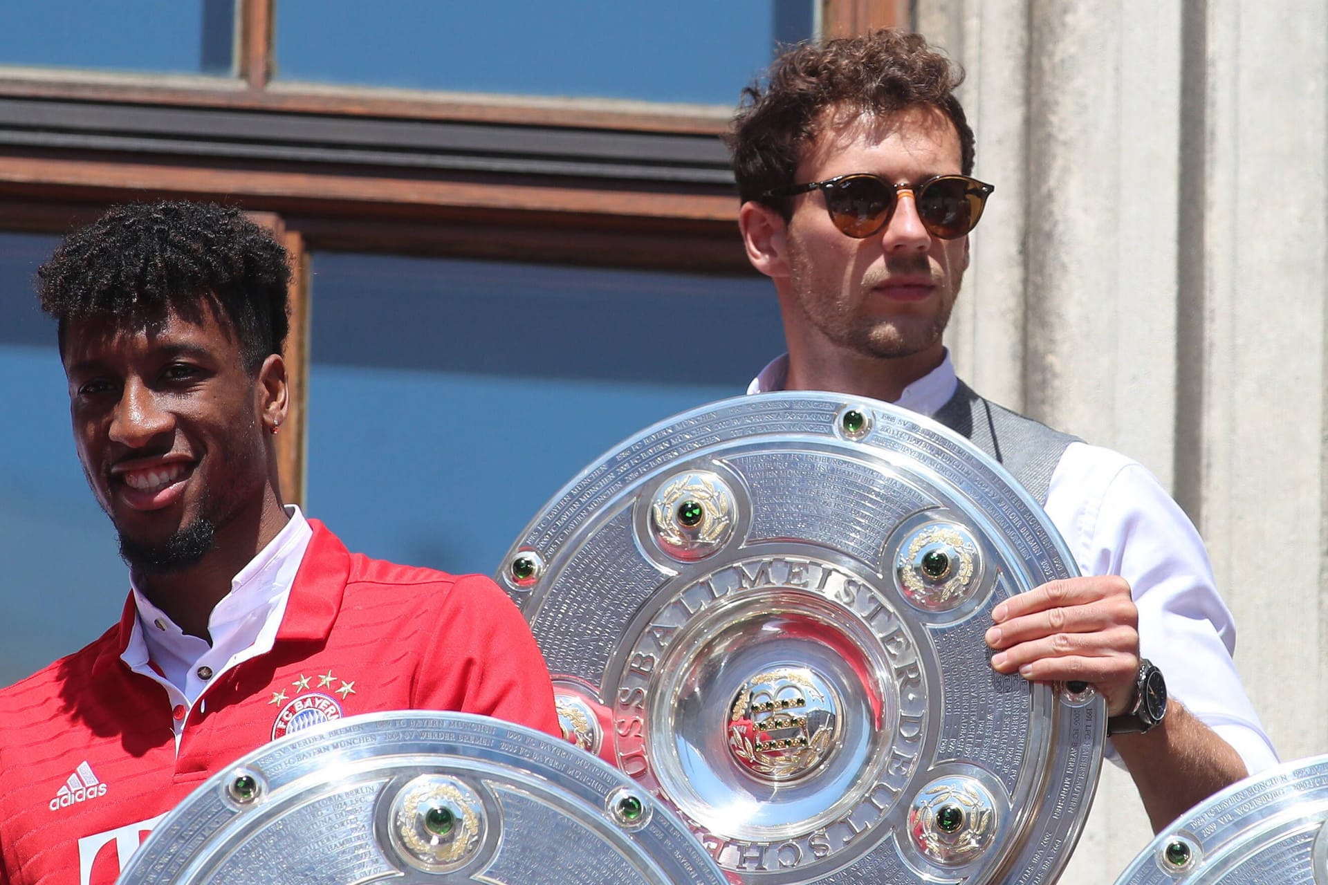 Kingsley Coman (l.) und Leon Goretzka: Die Meisterschaft der Bayern in diesem Jahr ist höchst fraglich.