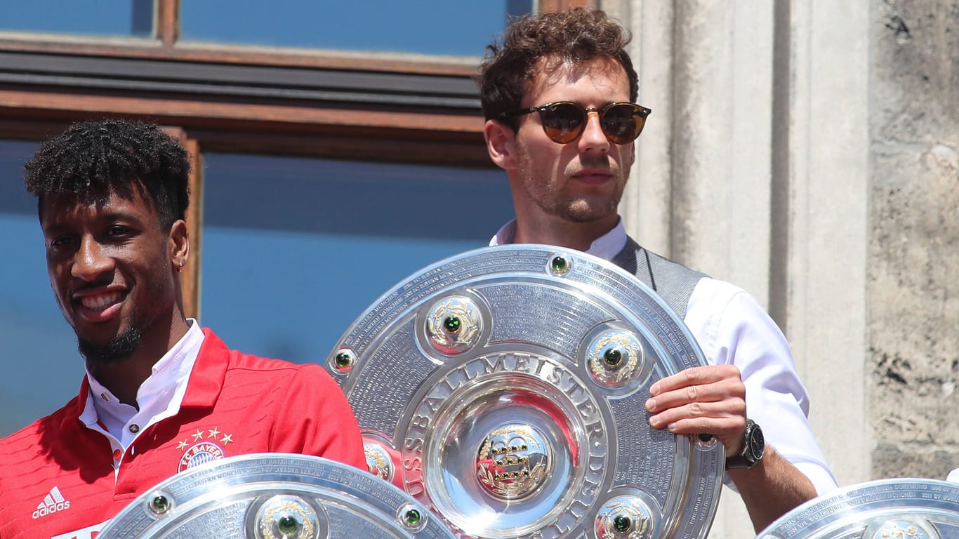 Kingsley Coman (l.) und Leon Goretzka: Die Meisterschaft der Bayern in diesem Jahr ist höchst fraglich.