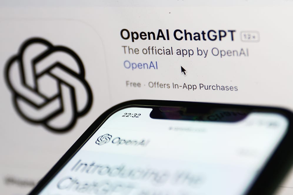 Mit der unangekündigten Veröffentlichung des Sprachroboters ChatGPT hat die Firma OpenAI eine Diskussion über die Gefahren der Künstlichen Intelligenz (KI) ausgelöst.