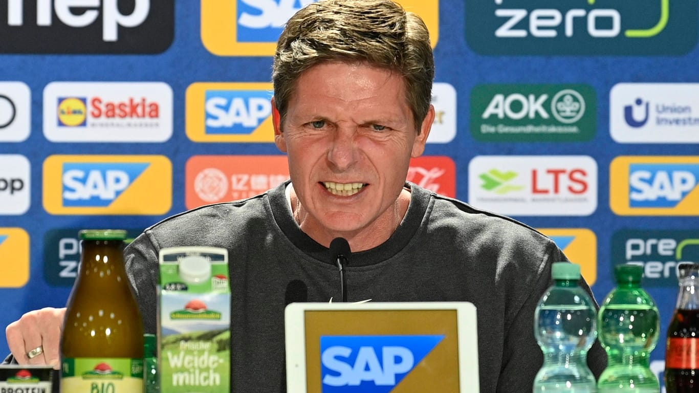Oliver Glasner: Der Trainer der Eintracht war auf der Pressekonferenz mehr als wütend.