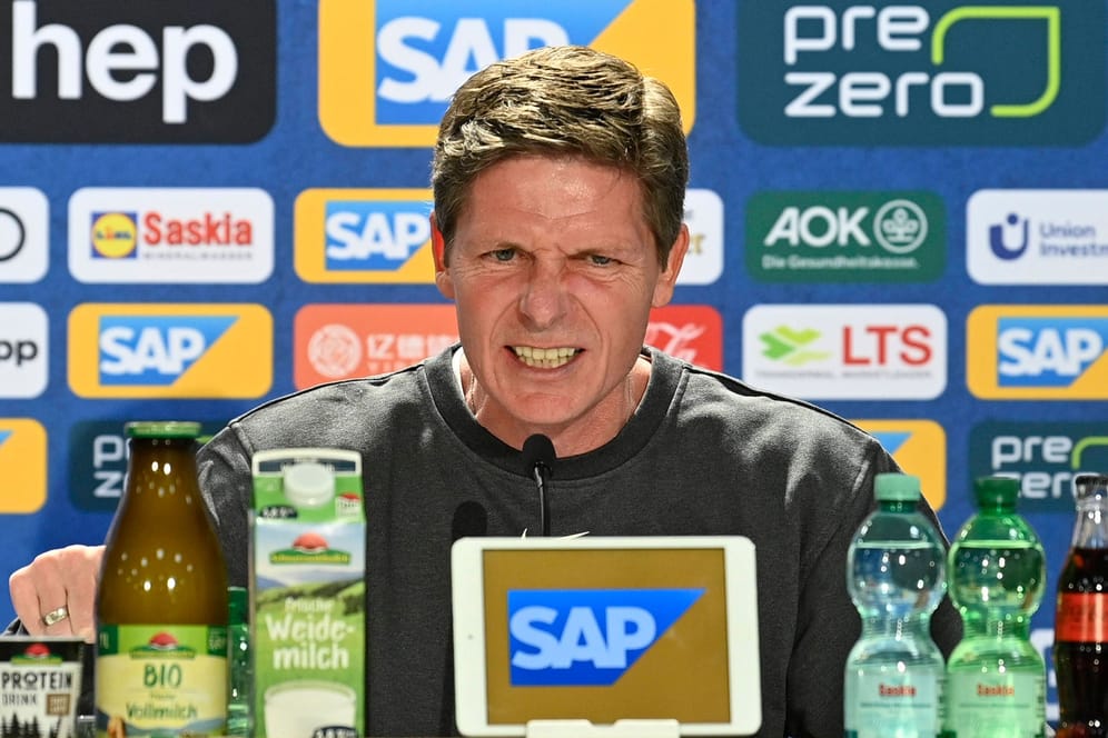 Oliver Glasner: Der Trainer der Eintracht war auf der Pressekonferenz mehr als wütend.
