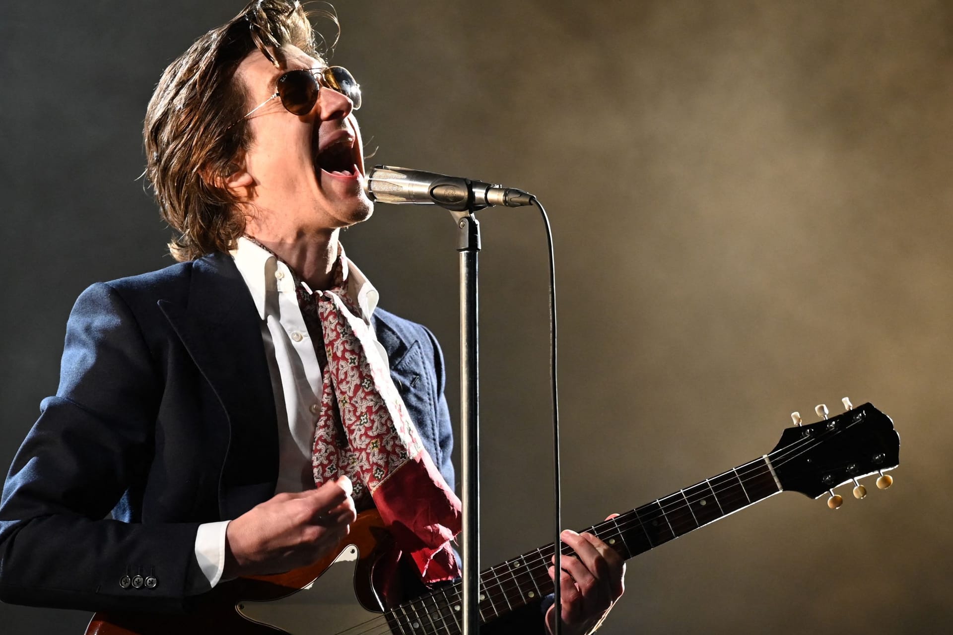 Arctic Monkeys: Frontmann Alex Turner bei einem Auftritt vor wenigen Tagen in Hong Kong.