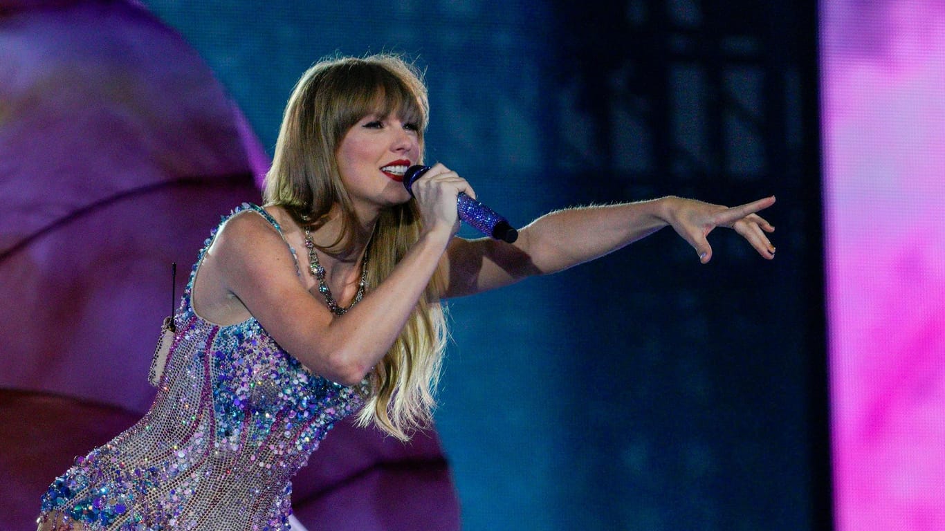 Taylor Swift: Fingerzeig? Die Sängerin wurde küssend mit Matty Healy gesehen, behaupten US-Medien.