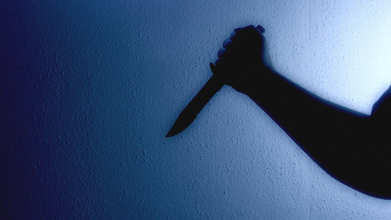 Messerattacke (Symbolbild): Die Opfer fürchteten nach eigener Aussage um ihr Leben.