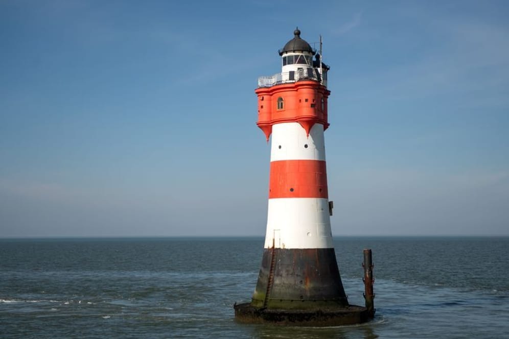 In der Außenweser steht der Leuchtturm "Roter Sand": Bald soll er umziehen.
