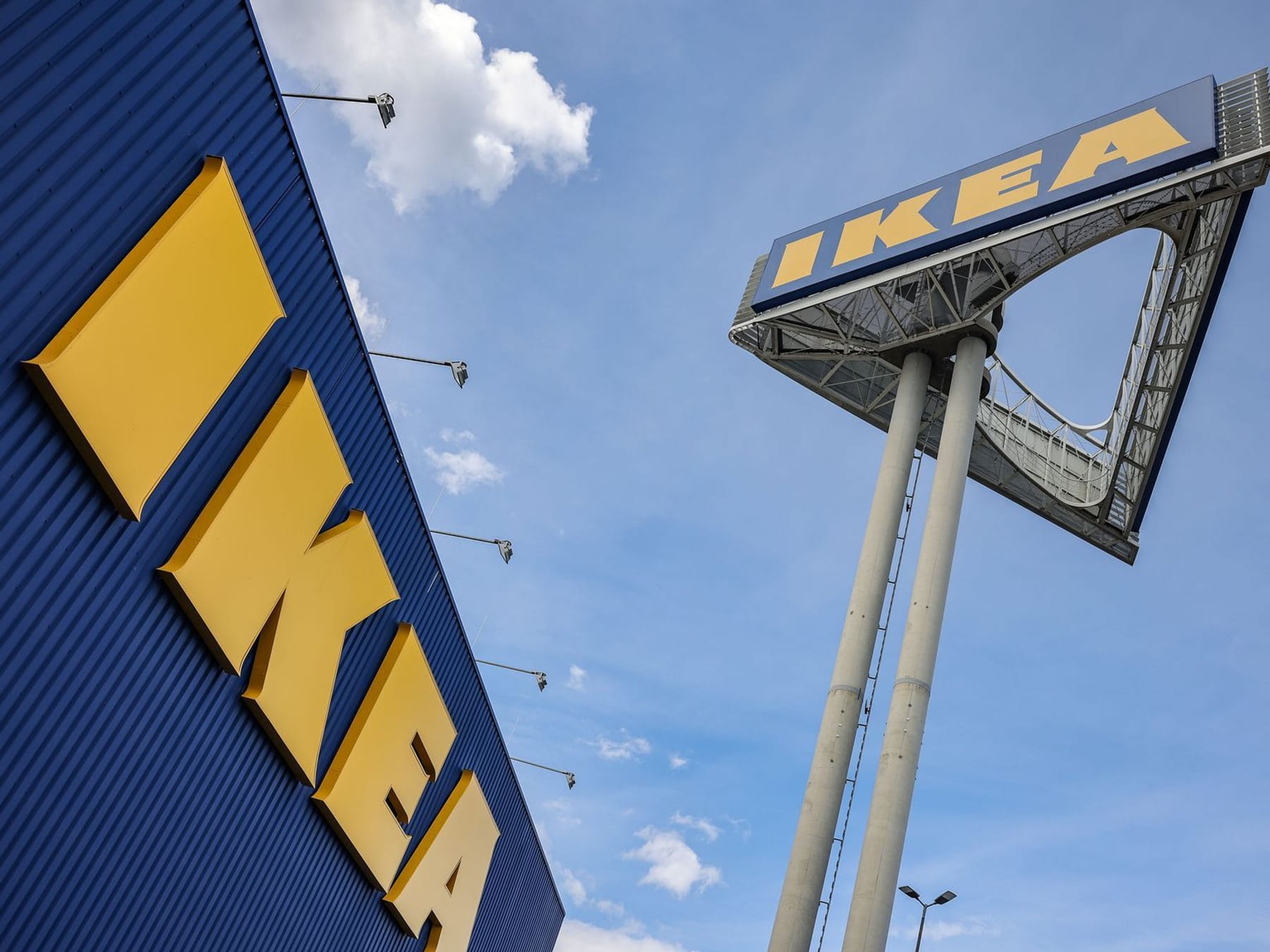 Terror- und Pornobilder auf Ikea-Seite Foto Foto