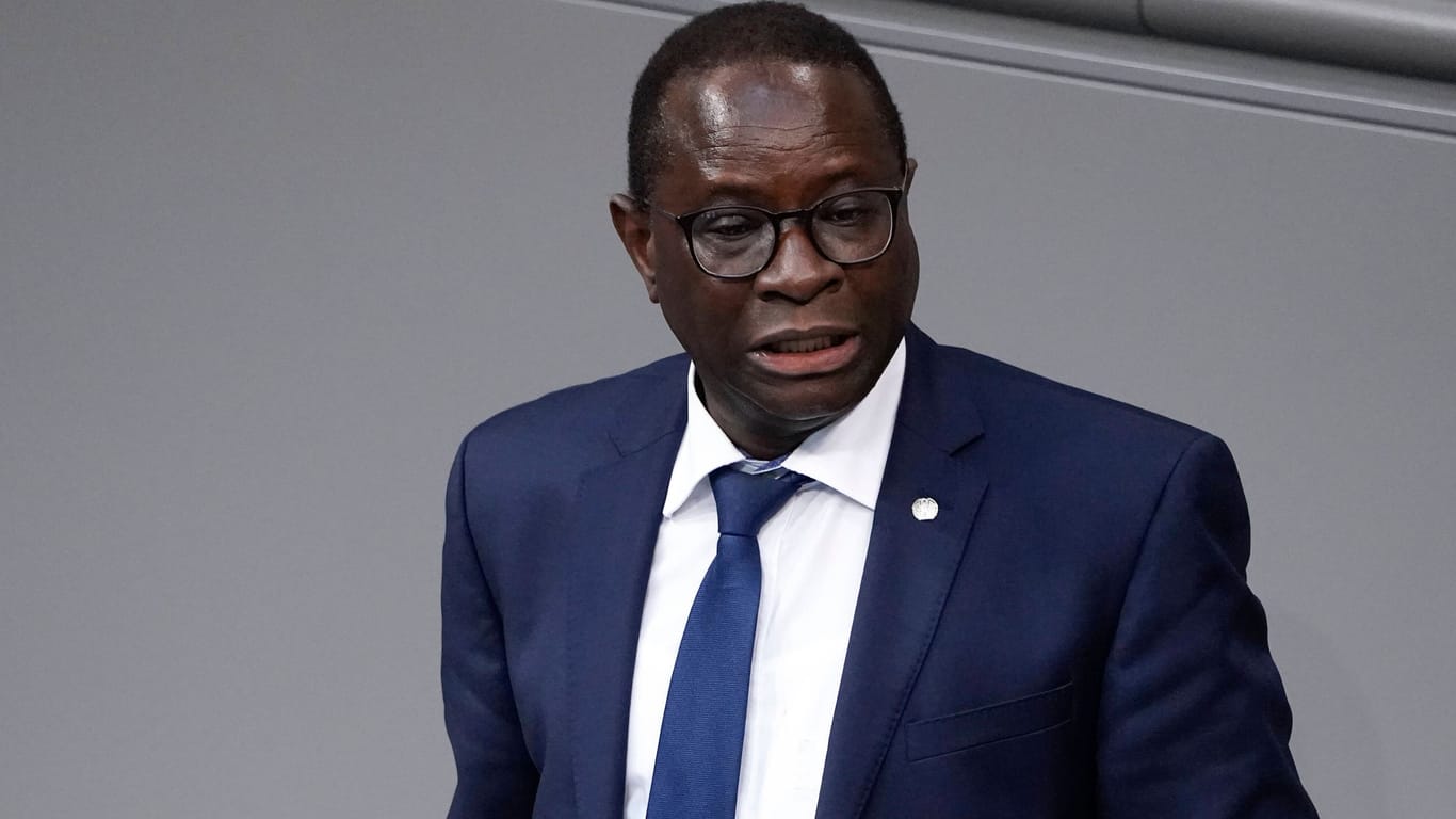 Karamba Diaby: Der SPD-Politiker hält die Tat für rassistisch motiviert.