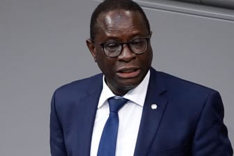 Karamba Diaby: Der SPD-Politiker hält die Tat für rassistisch motiviert.
