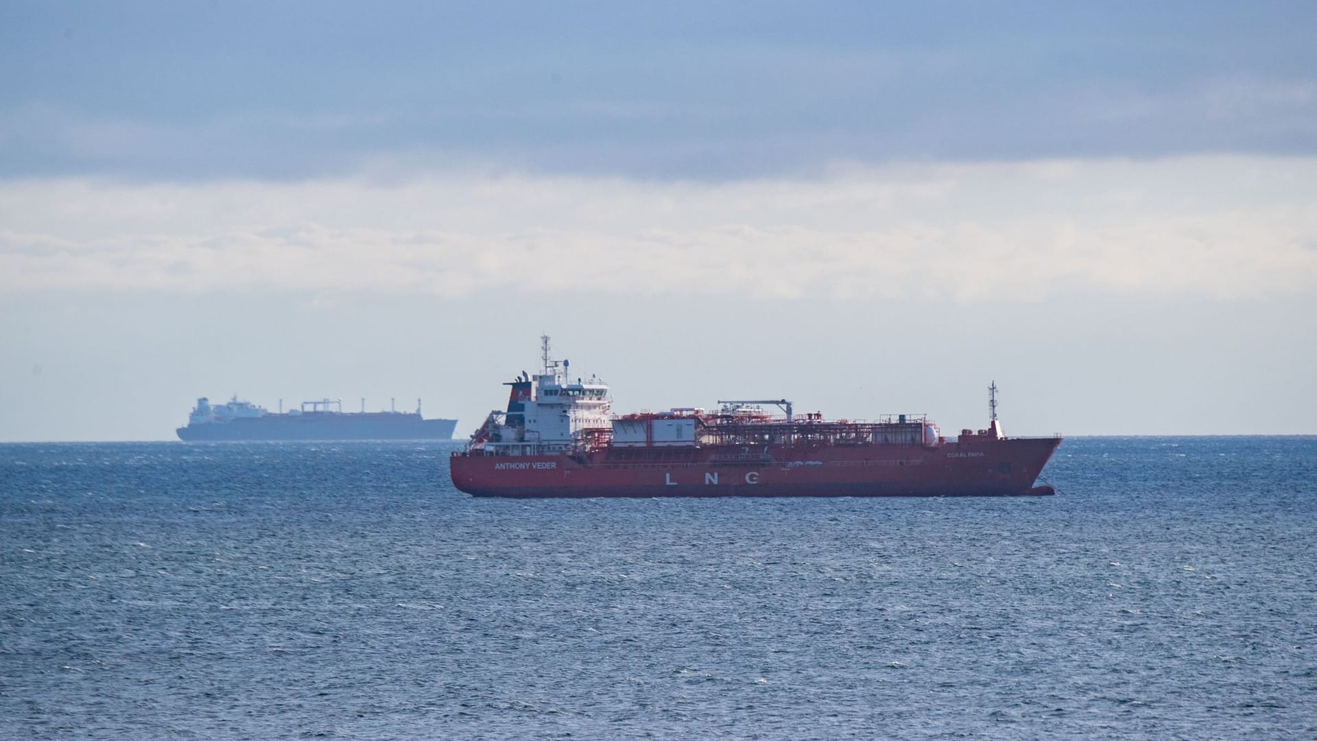 LNG-Schiffe vor Rügen