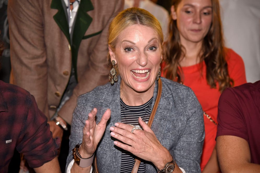 Monika Gruber einer Kino-Premiere (Archivfoto): Vor Gericht hat sie einen Teilerfolg errungen.