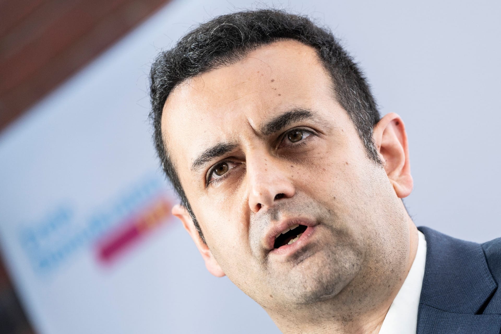 Bijan Djir-Sarai: Der FDP-Generalsekretär spricht von einer "Zeitenwende in der Migrationspolitik".