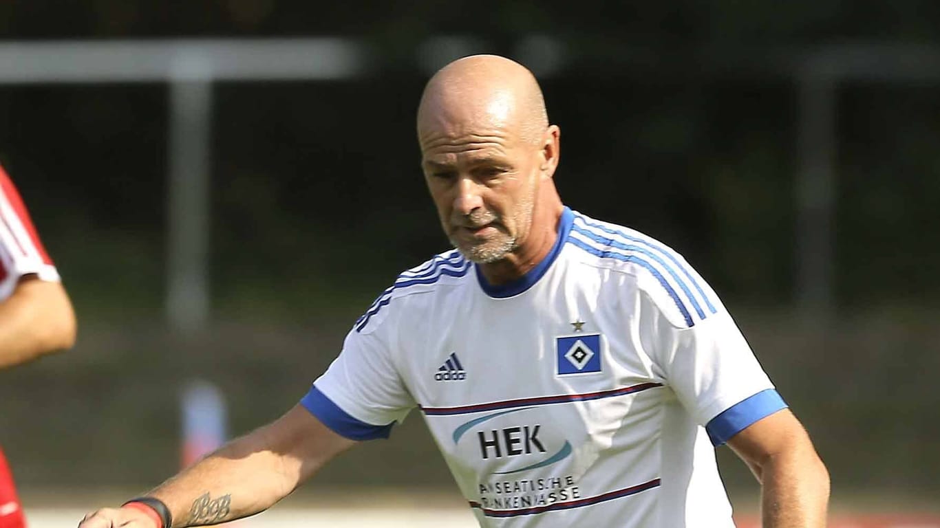 Bernd Bressem bei einem Abschiedspiel im HSV-Trikot: Mittlerweile ist er als Jugendtrainer aktiv.
