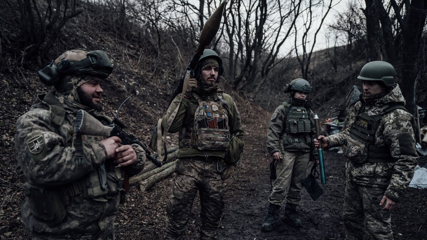 Ukrainische Soldaten im Osten der Ukraine: Kiew bereitet aktuell eine Gegenoffensive vor, um weiteres Staatsgebiet zu befreien.
