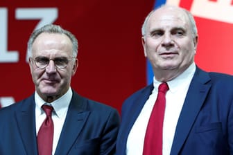 Uli Hoeneß (l.) und Karl-Heinz Rummenigge (Archivbild): Das langjährige Führungsduo ist zurück beim FC Bayern.