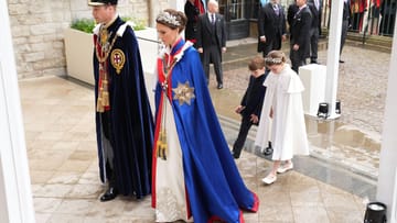 Prinz William, Prinzessin Kate, Prinz Louis und Prinzessin Charlotte: Sie betreten die Westminster Abbey.